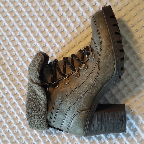 *Lowered Price, Peeling - Picture 2 of 9